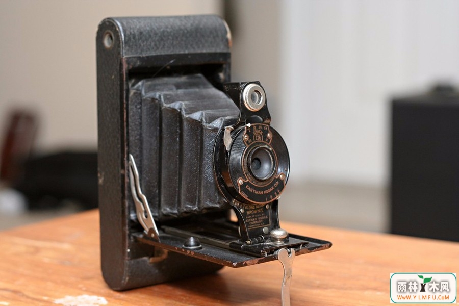 ´No.2 Autographic Brownieһ۵ʽ1915귢1926ͣ50򲿣ڼ϶νиĶ磬1919״CθΪSΡ