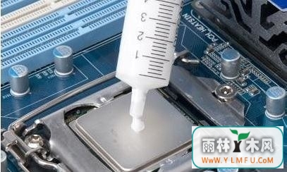 涂上导热硅脂 涂上导热硅脂